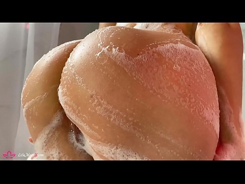 ❤️ Brunette si masturba a figa cù un vibratore per un orgasmu intensu in a doccia Video porno à co.hentaisaturn.ru