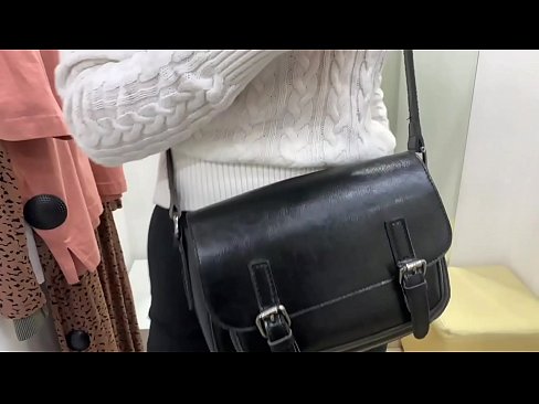 ❤️ Masturbazione publica di a ghjovana cagna FeralBerry cù un dildo in a sala di prove Video porno à co.hentaisaturn.ru