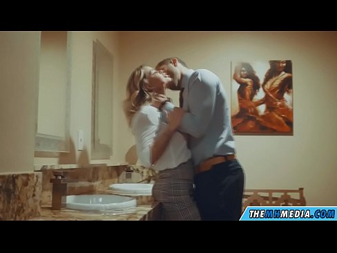 ❤️ Quandu una bionda tettona ti seduce in un bagnu publicu Video porno à co.hentaisaturn.ru
